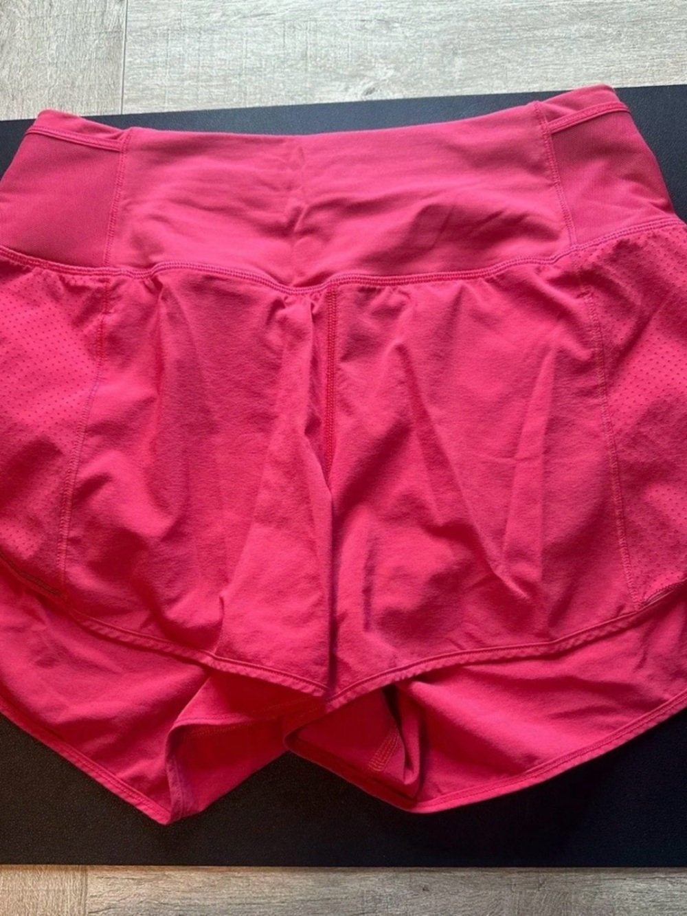 Women’s Lululemon Shorts 4” 4